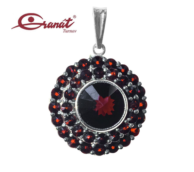 Czech garnet / 6470042 pendant